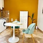 Cozy With Garden Apartment