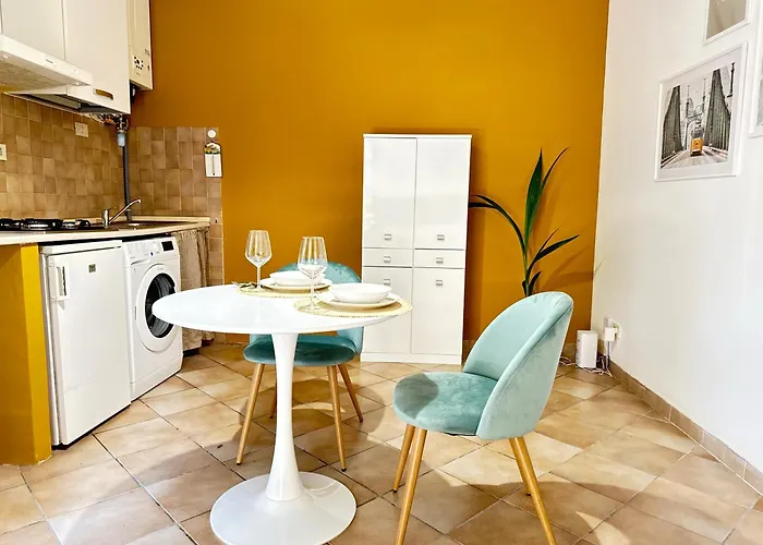 Cozy With Garden Apartament